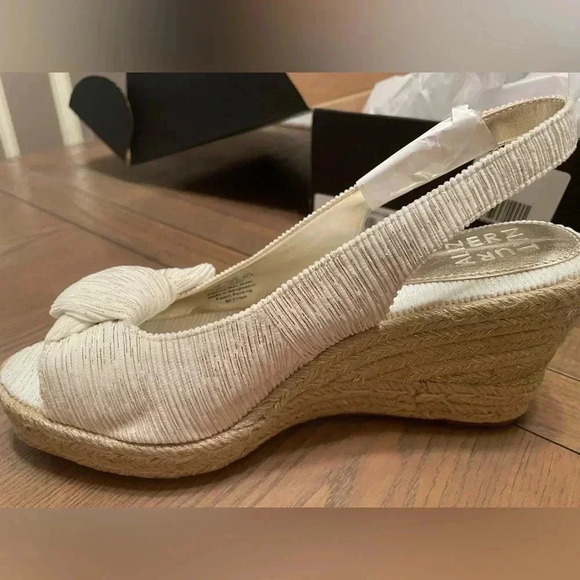 Naturalizer Premium Bettina Comfort Wedge Sandals Beige Gold Size 9.5 New In Box - Picture 3 of 12